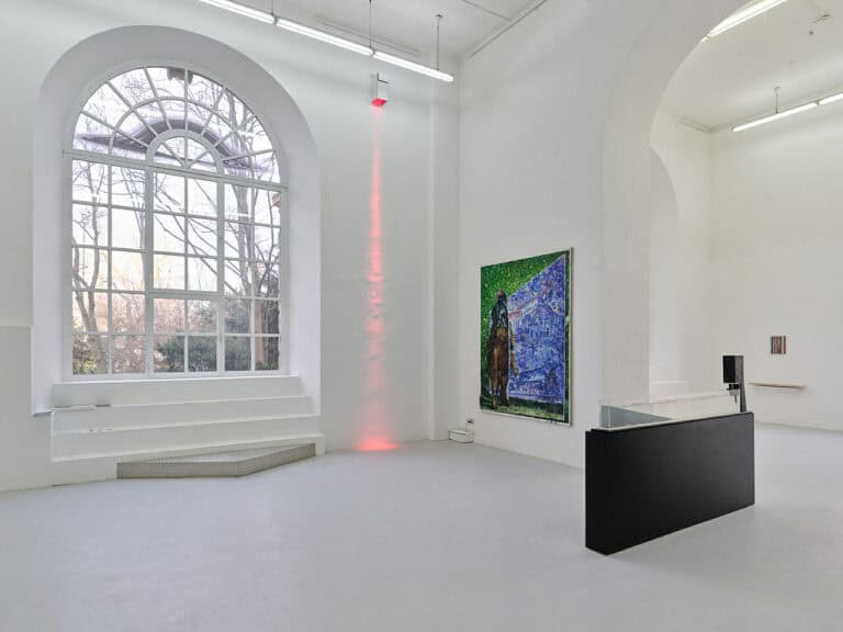 Foto: Kunstwerke in Galerieraum