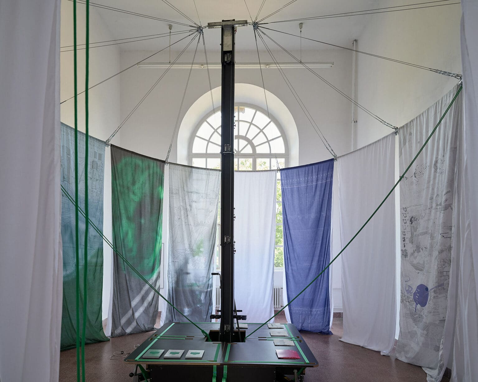 Foto: Kunstwerke in Galerieraum