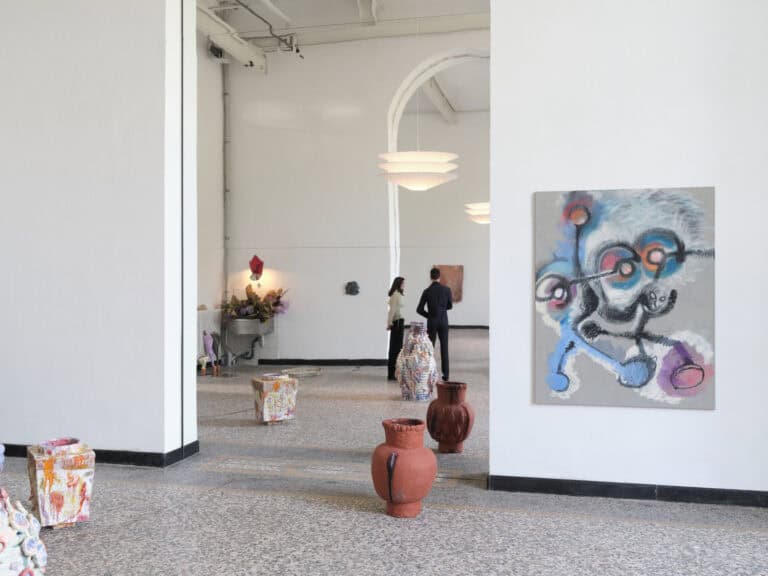 Foto: Kunstwerke in Galerieraum