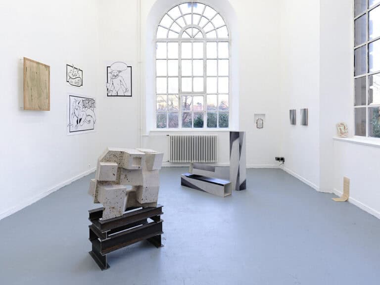 Foto: Kunstwerke in Galerieraum