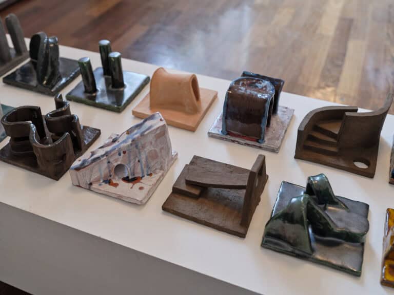 Foto: Kunstwerke in Galerieraum