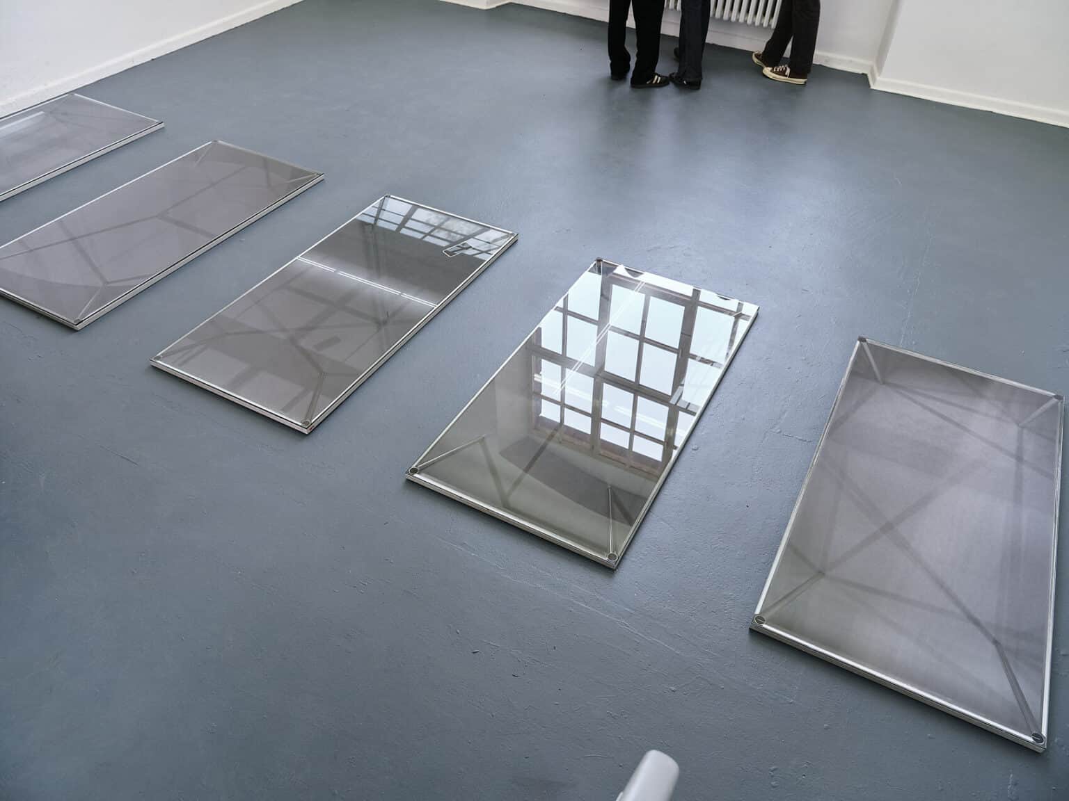 Foto: Kunstwerke in Galerieraum