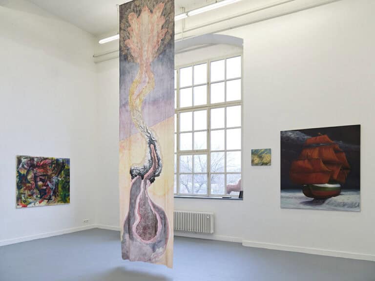 Foto: Kunstwerke in Galerieraum