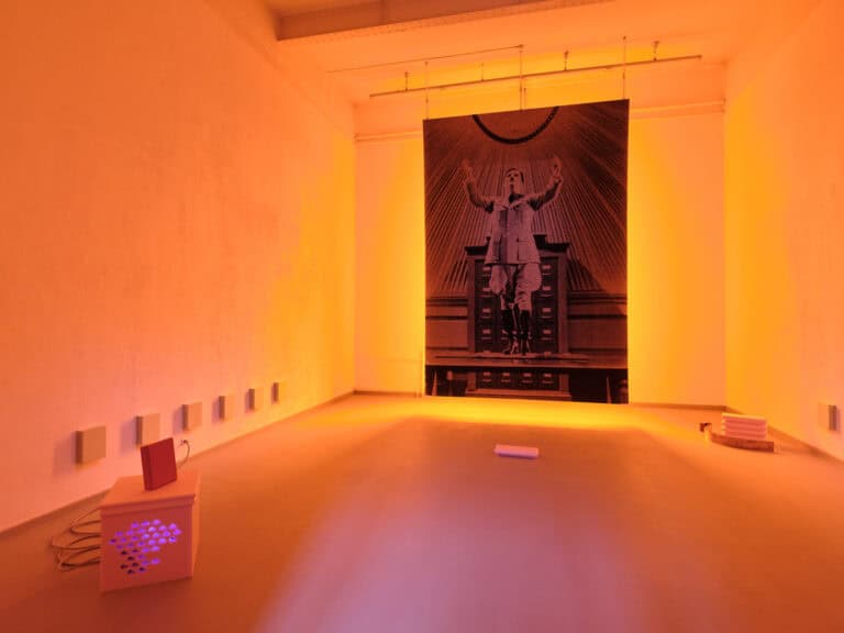 Foto: Kunstwerke in Galerieraum