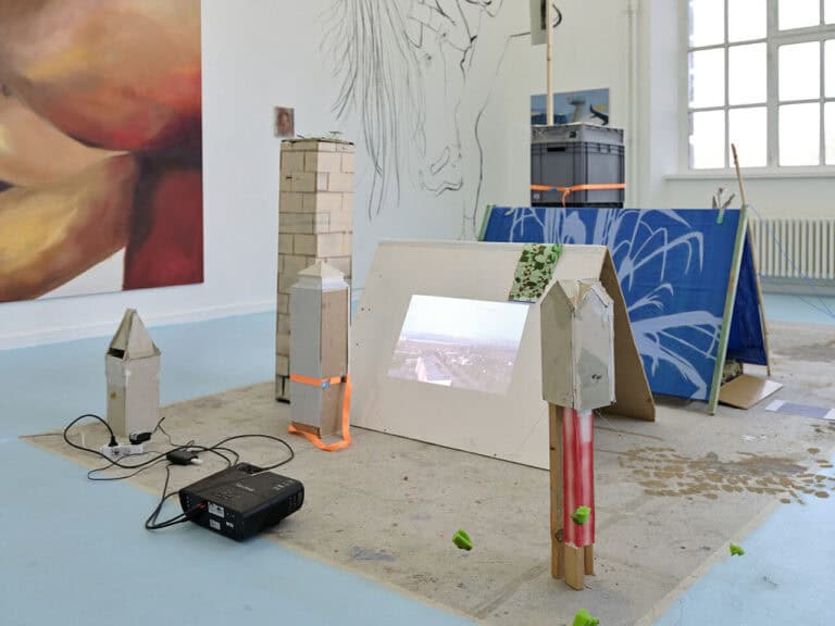 Foto: Kunstwerke in Galerieraum