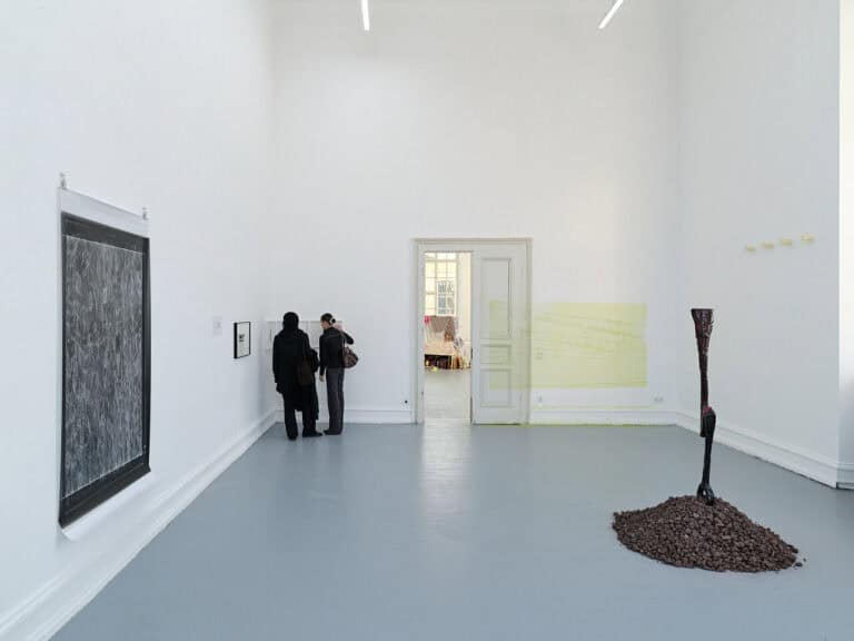 Foto: Kunstwerke in Galerieraum