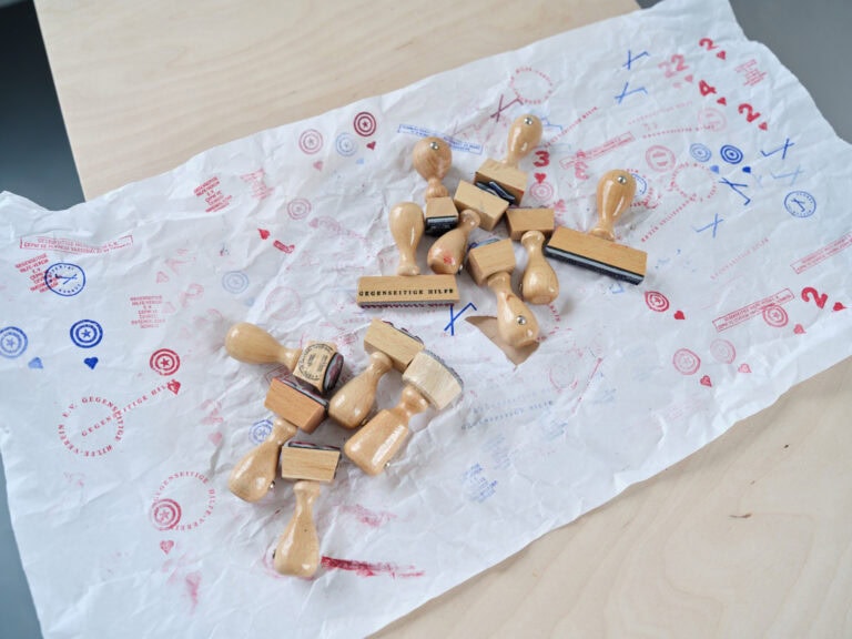 Foto: Kunstwerke in Galerieraum