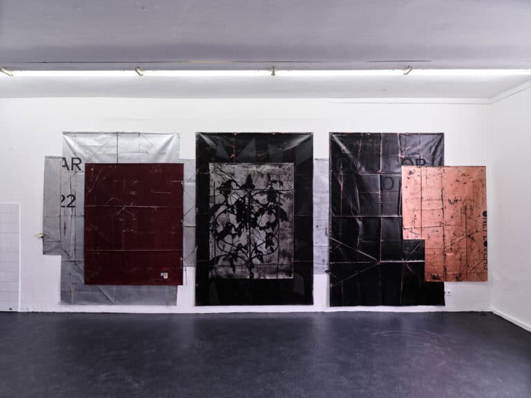 Foto: Kunstwerke in Galerieraum