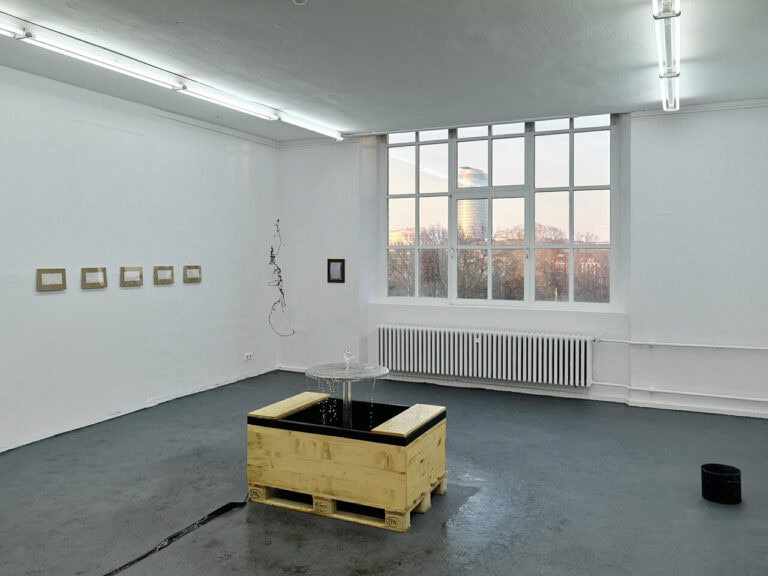 Foto: Kunstwerke in Galerieraum