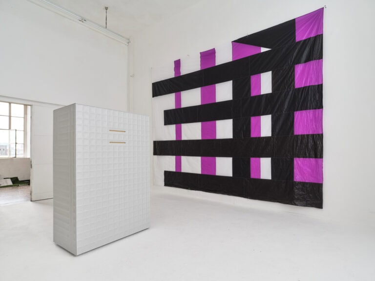 Foto: Kunstwerke in Galerieraum