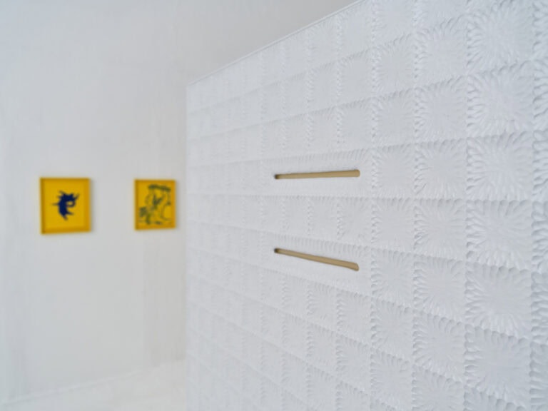 Foto: Kunstwerke in Galerieraum