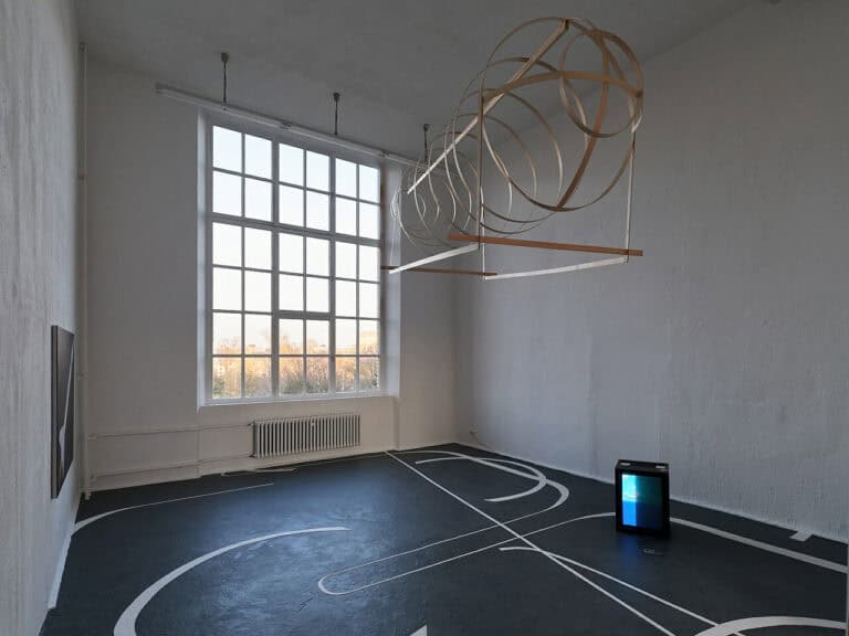 Foto: Kunstwerke in Galerieraum