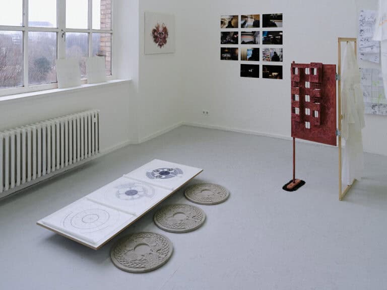 Foto: Kunstwerke in Galerieraum