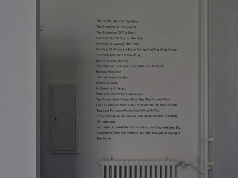 Foto: Kunstwerke in Galerieraum