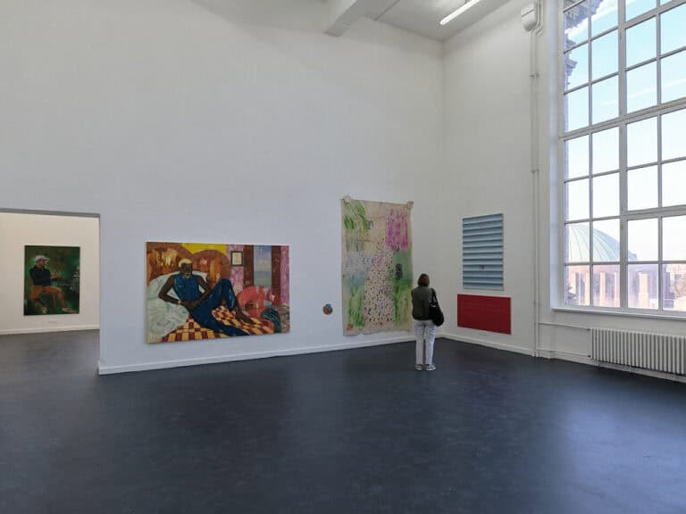 Foto: Kunstwerke in Galerieraum