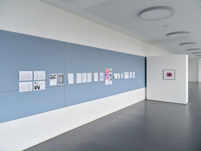 Foto: Kunstwerke in Galerieraum