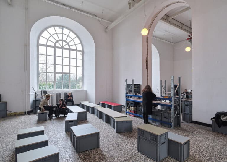 Foto: Kunstwerke in Galerieraum