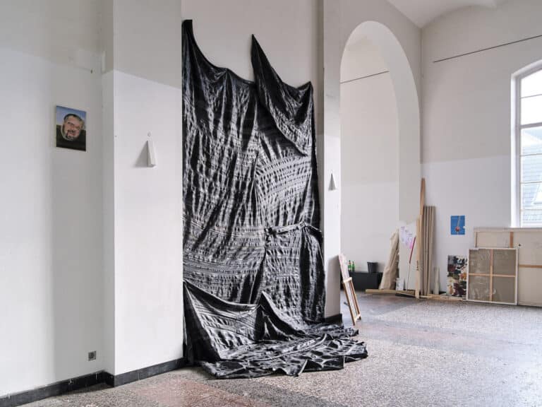 Foto: Kunstwerke in Galerieraum