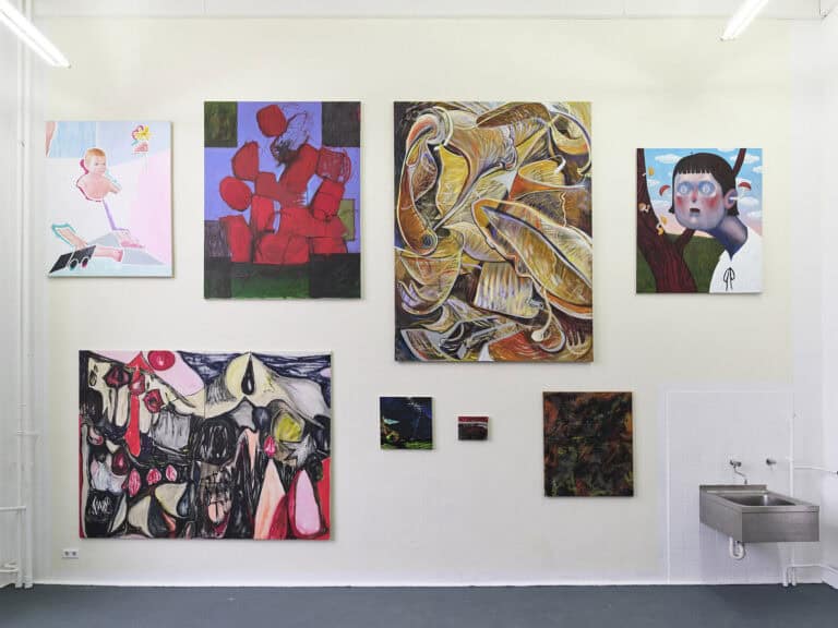 Foto: Kunstwerke in Galerieraum