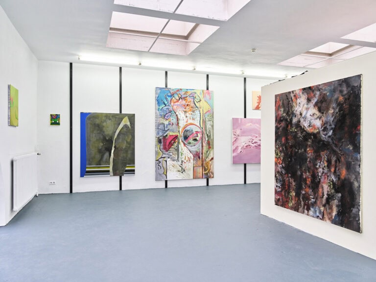 Foto: Kunstwerke in Galerieraum