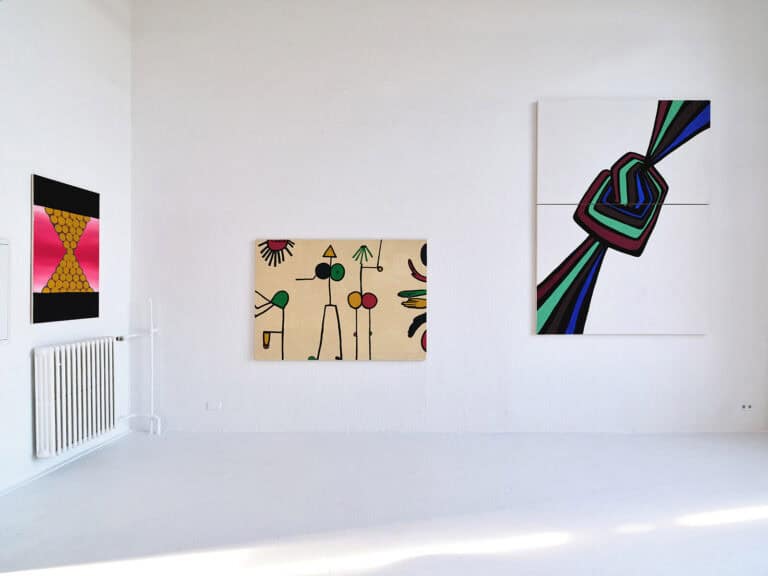 Foto: Kunstwerke in Galerieraum